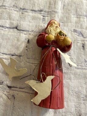 LORI MILLER WISPERING PINES CARVED FOLK ART SANTA ORNAMENT HOLDING BIRDHOUSE